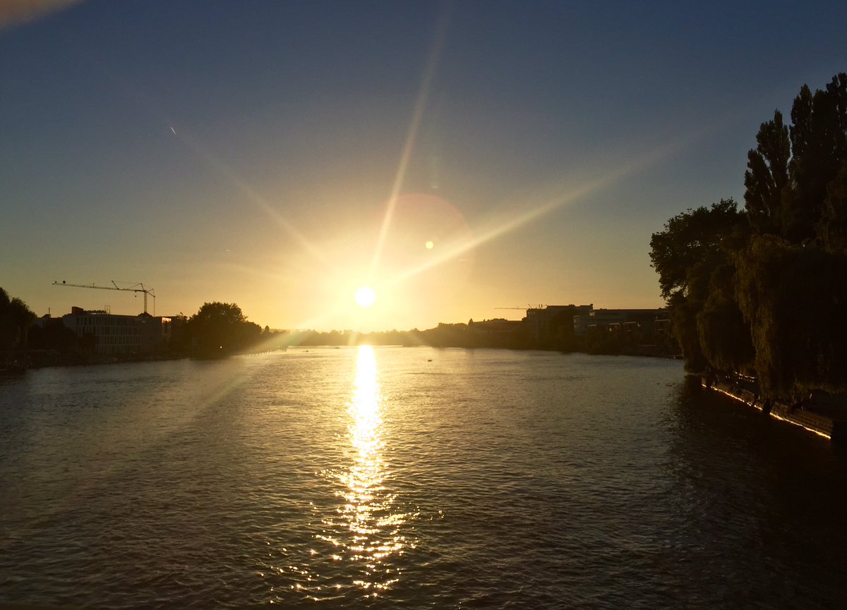 #Tramonto sul Reno  <a href="/TouringClub/">TouringClubItaliano</a> <a href="/viaggiaescopri/">Viaggia e Scopri Travel Blog</a> <a href="/FotoSplendide/">Foto Splendide</a> <a href="/girolibero/">Girolibero</a> <a href="/ImmaginiMondo/">Immagini Dal Mondo</a>