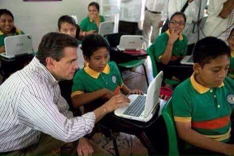 santiago_vaz's tweet photo. Das Ctrl+C, luego Ctrl+V y listo ya tienes tu tesis jaja #MentirasPiadosas https://t.co/1JJULwNy2X