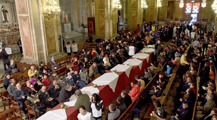aciprensa's tweet photo. Ofrecen cena a 250 personas sin techo en la Catedral de Santiago - via @Iglesiastgo https://t.co/Jttfmxd82E https://t.co/3Jb9XMFrS1