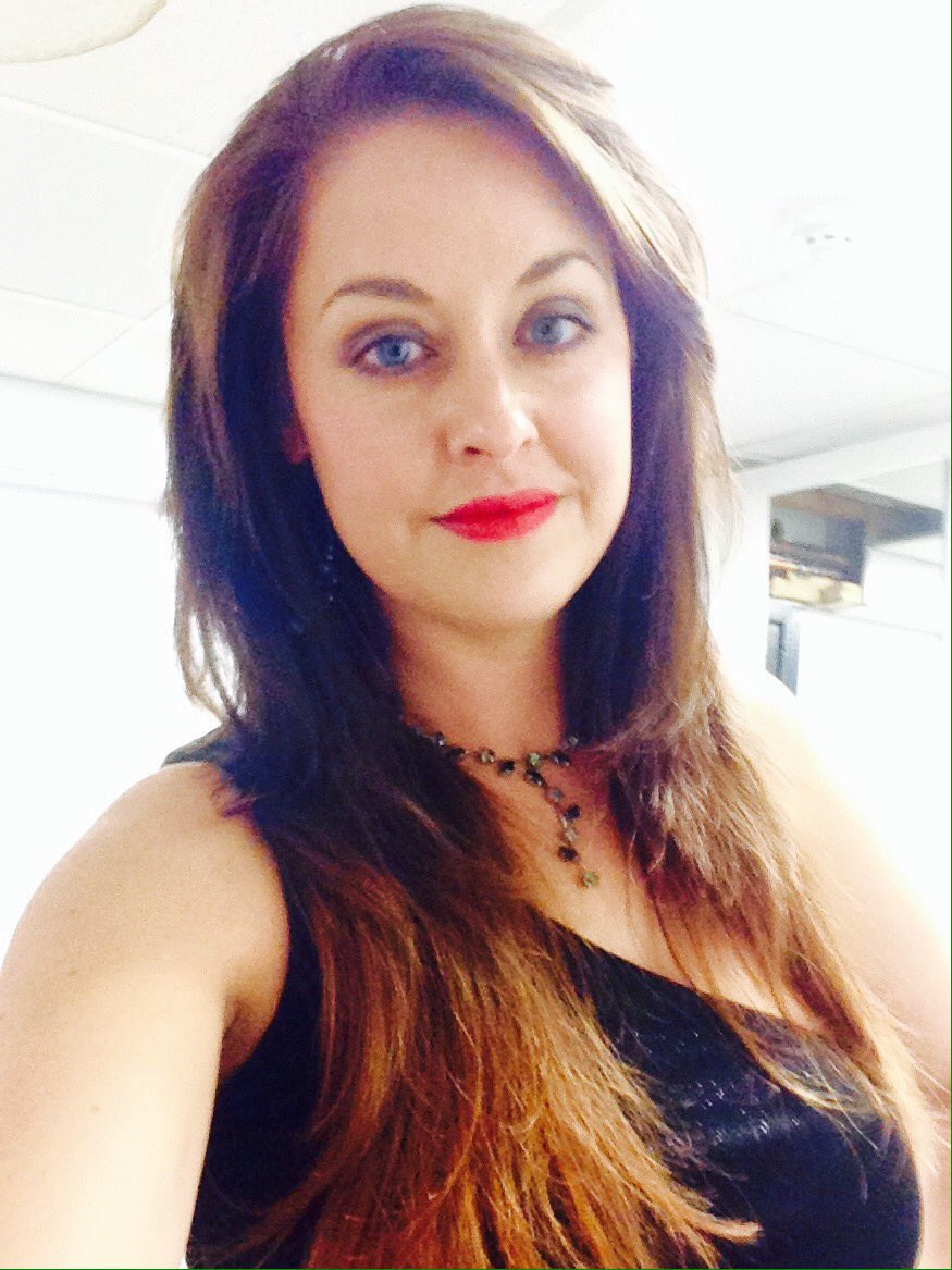 kellyledat's tweet photo. Gig time #blackpool #ownshow #breakfromjacob #lol #mummytimeout https://t.co/WiyJeLbTAd