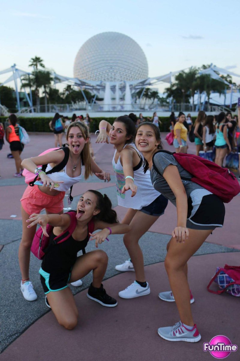 LuulaAres's tweet image. El mejor viaje de mi vida con las mejores personas, las amo queens 👭💜 #FunTimeMemories #FuntimeJulio2016 @Funtime15