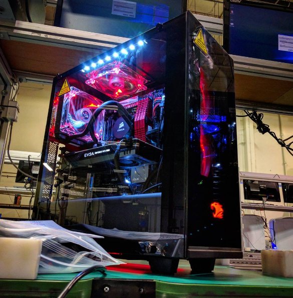 iBUYPOWER's tweet photo. Phew...  All done with this #Element. Onto the next one 😀 #CustomerBuilds #mondaymotivation https://t.co/hEAE1bdU1x