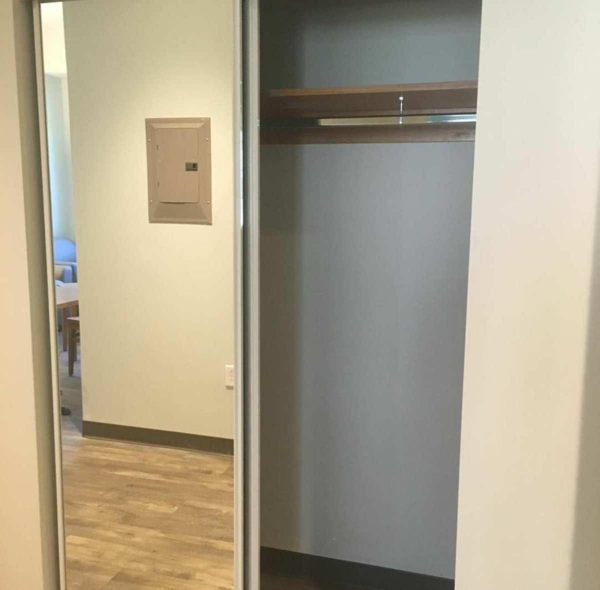 2018Marist's tweet image. Closets come with Mirrors on the door in Northend!!!