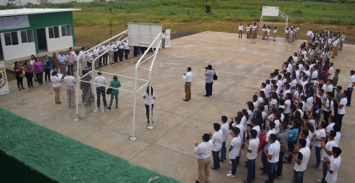 ARTEAGAPONTE's tweet photo. #InicioDeClases Con 3 nuevas aulas para el Plantel @CECyTEVMEDELLIN damos la #Bienvenidos a nuestros estudiantes. https://t.co/7Yl9NmqHAy