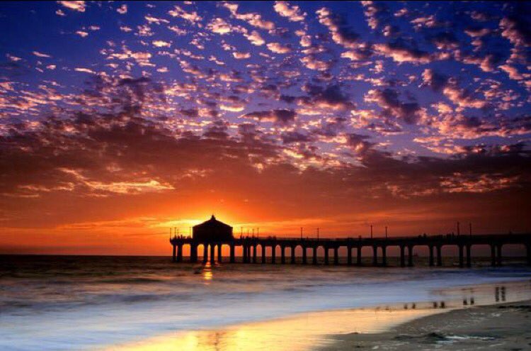 "...And when nature decides to sell its own limits, explodes the spectacle...
The Sunsets."

A splendid evening!🌟