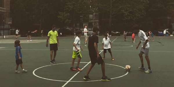.<a href="/RaulGonzalez/">Raúl González Blanco</a>, en las canchas callejeras de Nueva York trib.al/UaDH9EA