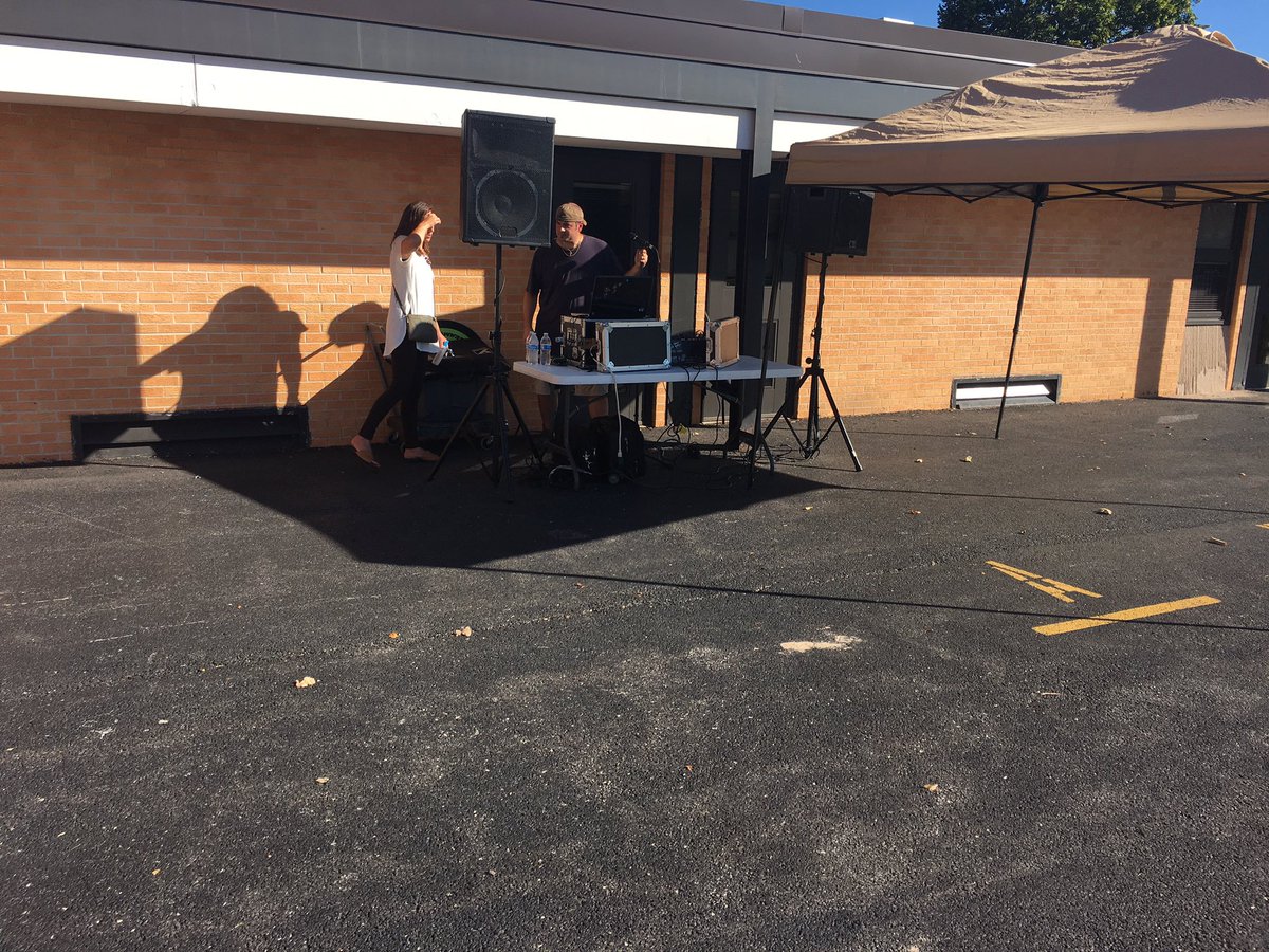 Butterfield_PTA's tweet photo. Beautiful day for a picnic #WeAre44 https://t.co/pPHyJXnxSF
