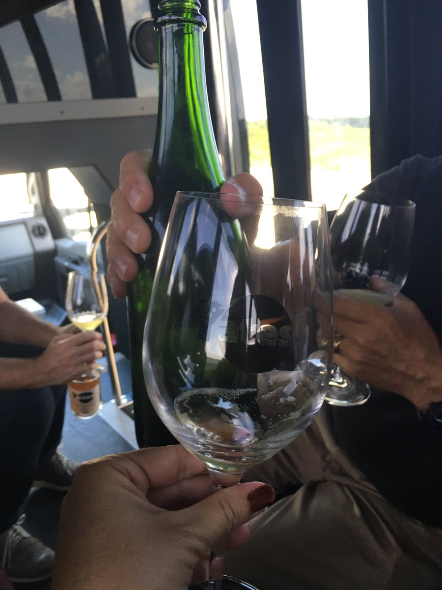 SAHMmelier's tweet photo. Heading to @yateswines with some fabulous folks. #txwine @DeniseClarkeTX @MisoHungry @MattMcGinnis @PenAndTellUs https://t.co/6sZwPslpOA