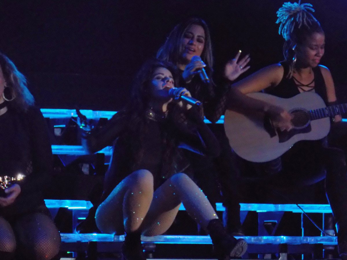 savannah_marion's tweet photo. amazing performance from my girls 5H last night at #727TourNashville !!! #harmonizer4ever 💗💗💗 https://t.co/nDQcRaUzj4