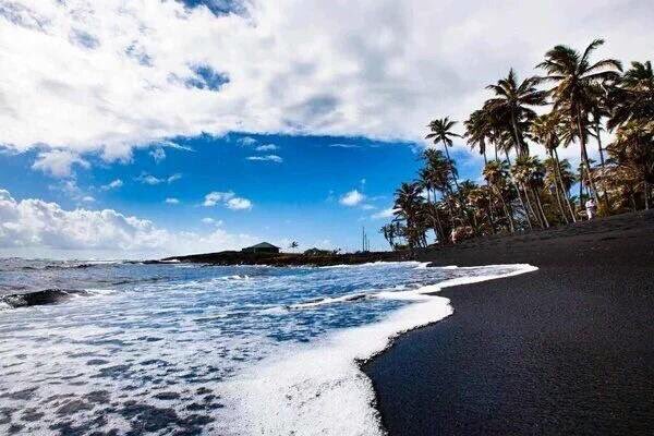 TikTonks's tweet image. Black sand beaches 🌚☀️💫