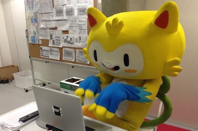 JornalOGlobo's tweet photo. Distribuindo currículo: Vinicius, mascote do Rio-2016, está em busca de novos desafios. https://t.co/8vL42rO2p6 https://t.co/d3KewazDkr