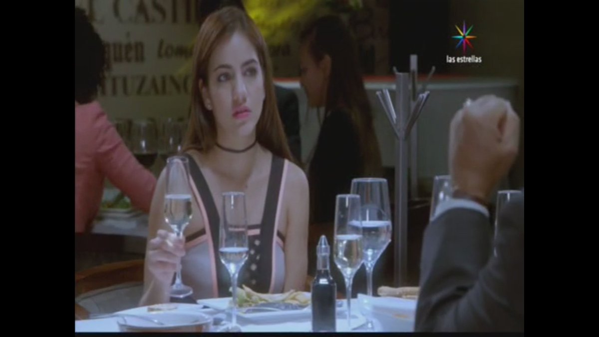 DaniArenasPeru's tweet image. #Maia @elavelden cenando con su padre #othon  @EnocLeano #DespertarContigo