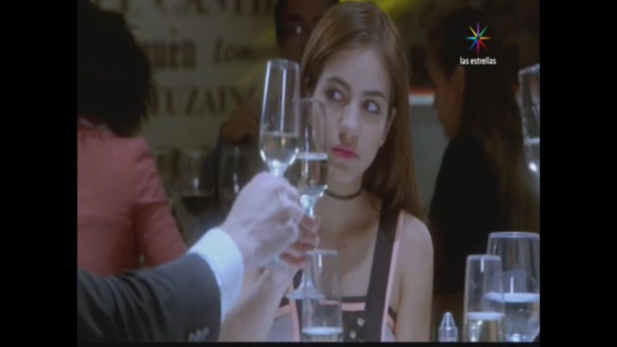 DaniArenasPeru's tweet image. #Maia @elavelden cenando con su padre #othon  @EnocLeano #DespertarContigo