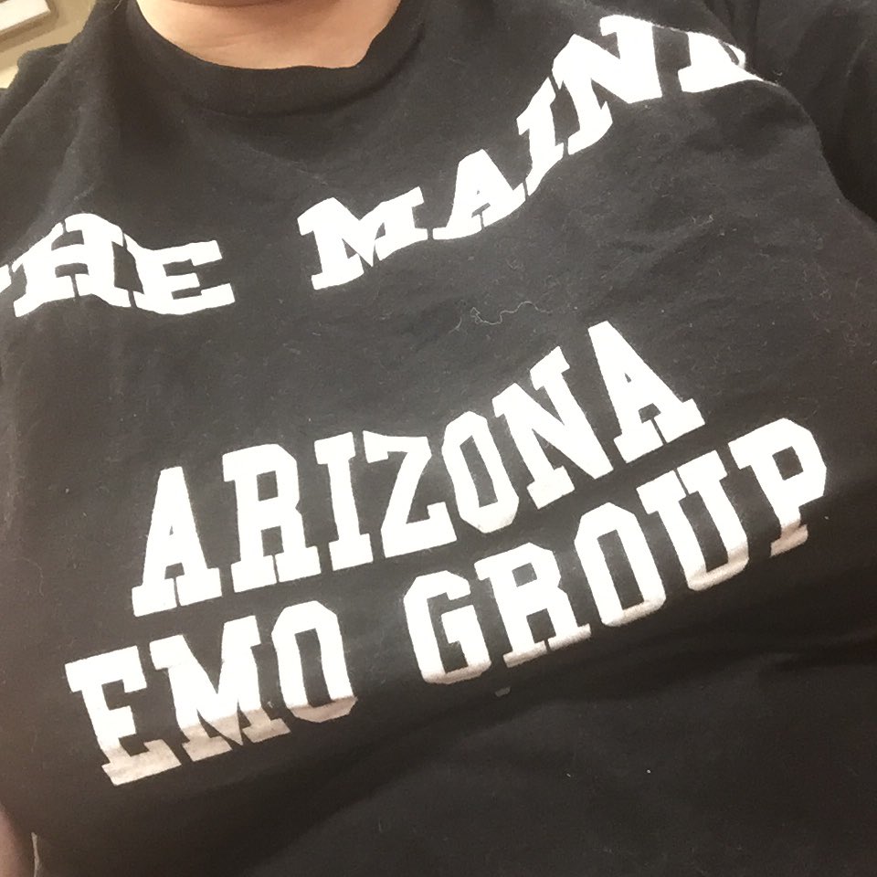 Jenniquinn's tweet photo. @themaine Some guy just read my shirt and said "I'm The Maine!" Did you read the whole thing? I don't think so lmao https://t.co/OAkt3gVyiz
