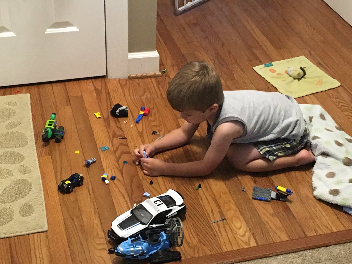 mros_view's tweet photo. 34 of 53: "Weekends with Ethan" Legos, Legos, Legos and more Legos. Realizing dad played them too! #ethan2016project https://t.co/uCuip3Hp0l