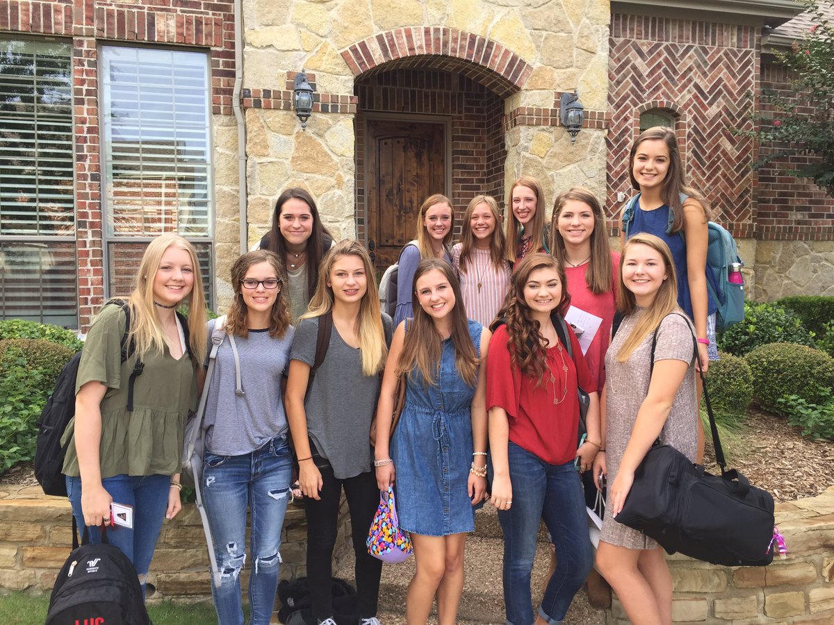 RotenSamantha's tweet photo. Back to school would be unbearable without these wonderful ladies💞 https://t.co/YXxqlhgTlV