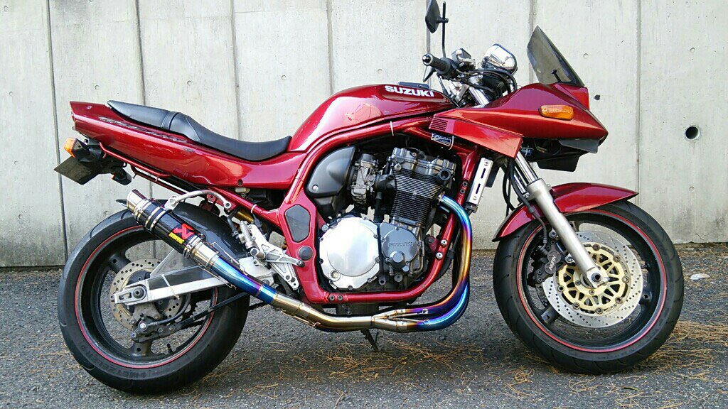 スズキのGSF1200にカタナカウル⁉︎ でも違和感なく似合ってるー スズキのGSF1200にカタナカウル⁉︎ でも違和感なく似合ってるー