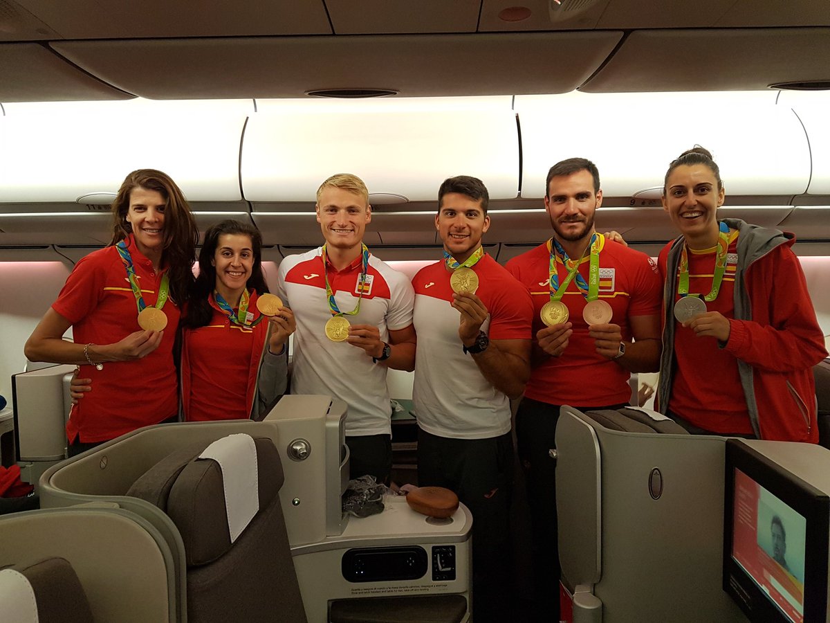 Volvemos a España. Con 17 medallas hemos hecho un buen papel en estos JJOO <a href="/caro_marin2/">Carolina</a> <a href="/Saul_Craviotto/">Saúl Craviotto</a> <a href="/MarcusWalz/">Marcus Walz</a>