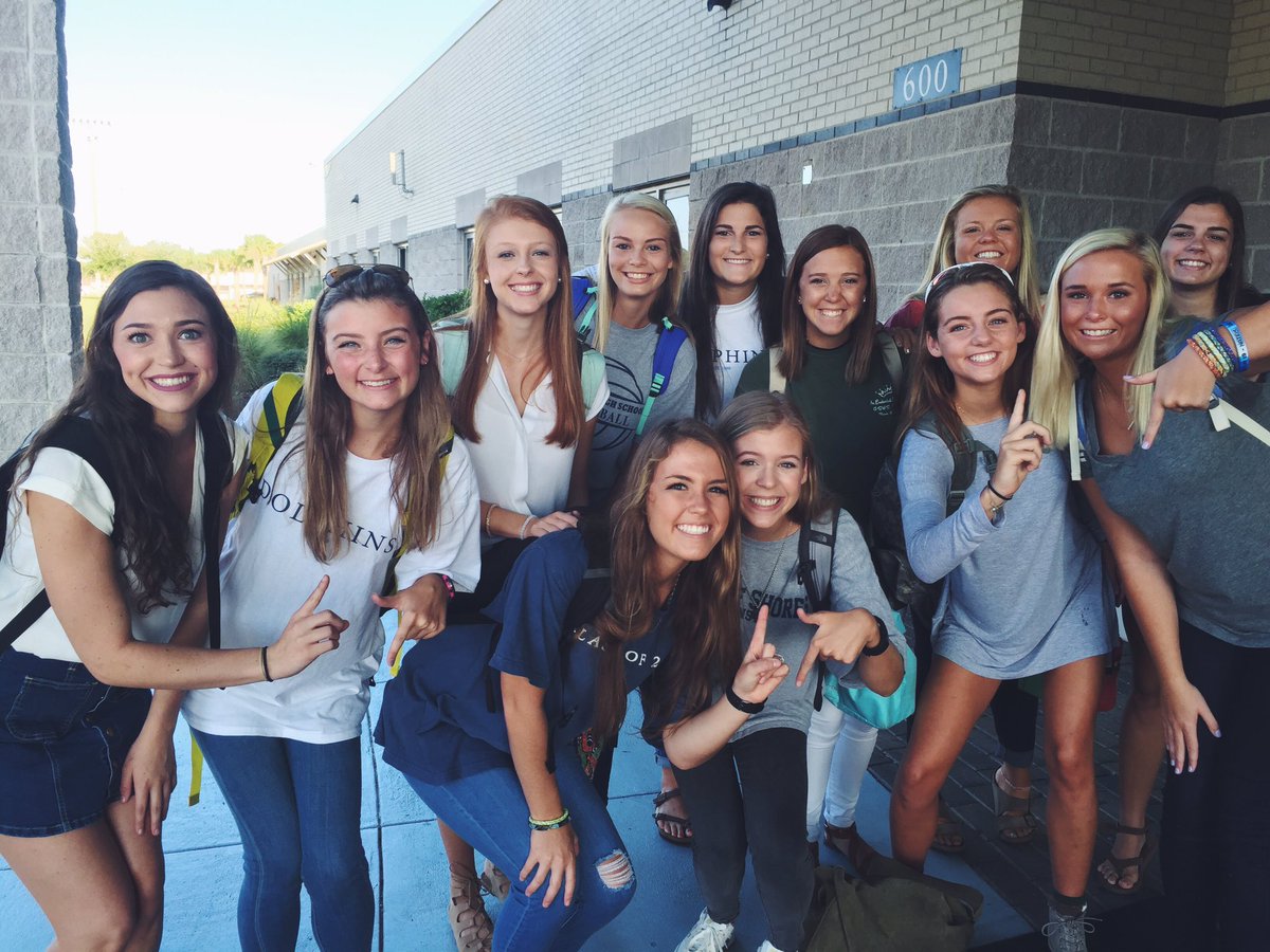 lillybest14's tweet image. Senior year and I couldn't be happier to get out of here!!!! #whensgraduation #hurryup