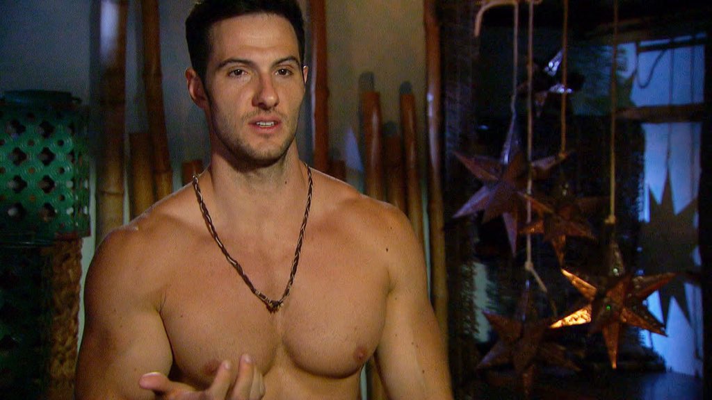 beach - Daniel McGuire - Bachelorette 12 - BIP - Season 3 - Discussion - Page 7 CqgfCz1UMAAp8YU