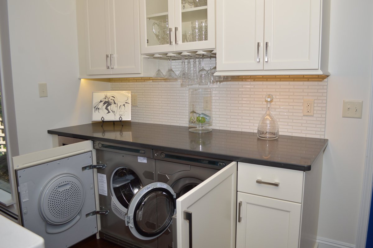 ibrake4kitchen1's tweet photo. Smaller Kitchen design included hiding washer & dryer #designthinkimg @ASKOAppliance https://t.co/pXMSIHLlIG
