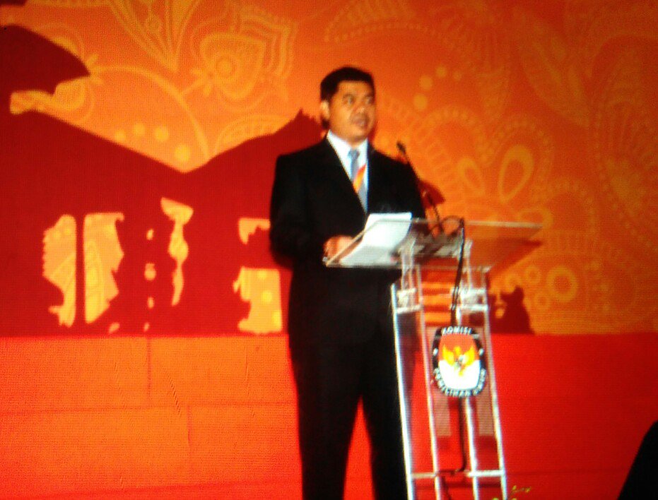 JA: AESF adalah forum untuk berbagi pengetahuan dan pengalaman kepemiluan #opening #AESF3 <a href="/juriardiantoro/">Juri Ardiantoro #akuorameluedan; #kebiasaanbaru</a> <a href="/ferryfkr/">Ferry K Rizkiyansyah</a>