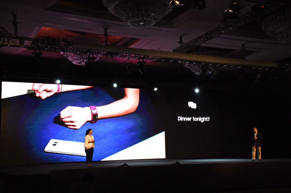 samsungID's tweet photo. Track your activities while your phone stays at home with the new Gear fit2. #BeginTheAction https://t.co/lhTW3vkpBd
