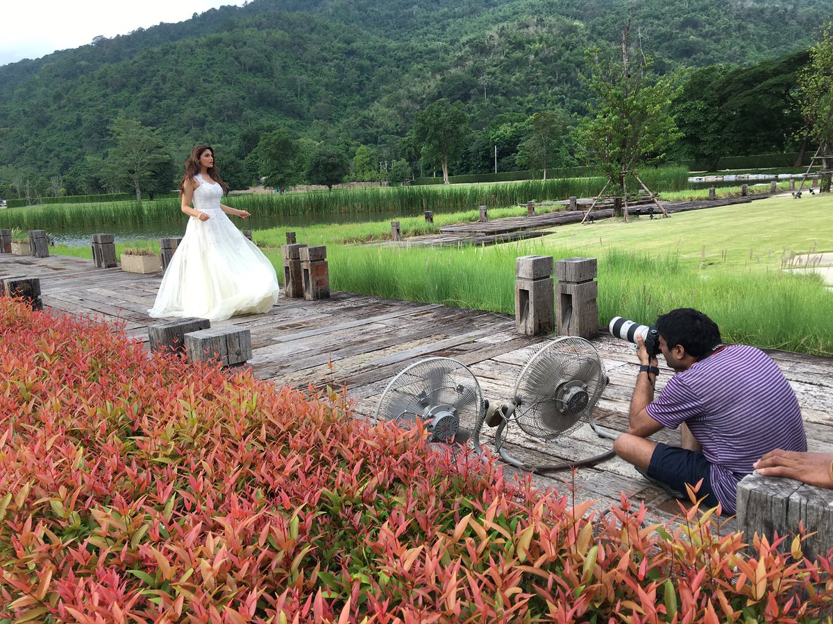 maneeshsaxena's tweet photo. Shooting in Thailand for Dubai & Pakistan based brand #KRK #Soap #Soap #DeekshaKaushal #NikitaDutta #pakistaniSoap https://t.co/B009mXubJw
