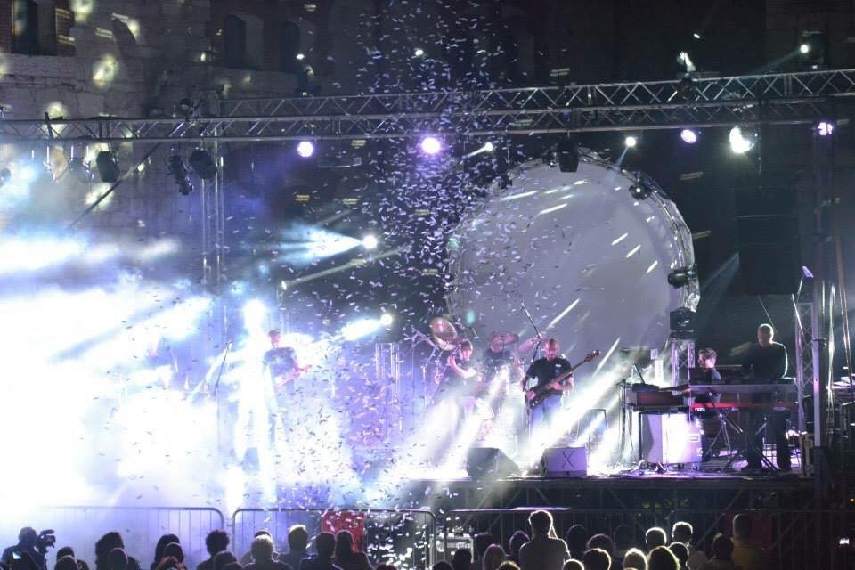Peschiera_sun's tweet photo. #HeyYou, @BigOnePinkFloyd are playing tonight from 9:30pm over #TheWall at Porta Verona. #ComfortablyNumb https://t.co/V60gKqBXPk