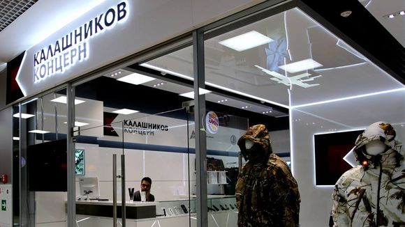 домогт Калашниковын дэлгүүр  Шереметьево нисэх онгоцны буудалд нээгдсэн байна. Мэдээж жинхэнэ буу зарахгүй л дээ ;)