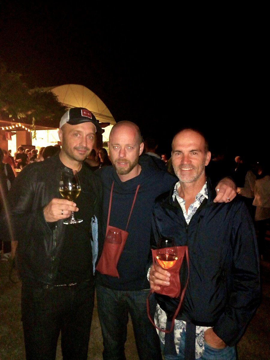 I titolari di #LaCantinaItaliana in compagnia del ristoratore #JoeBastianich!! #wine #musicfestival <a href="/LaCantinaIta/">LaCantinaItaliana</a>