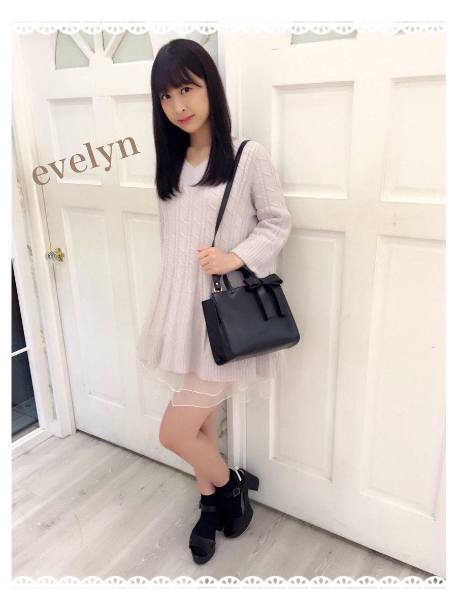 Evelyn Evelyn 大阪店 ピンクのニットワンピで 甘めに仕上がりますっᵕ ᴗᵕ ワンピなのでさらっと着こなせて Vネックで小顔効果も ノベルティーも今なら全色ございます ニットフレアop 9800 Tax T Co Apzqbdyyls Twitter