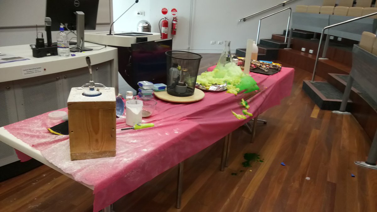 Dwarnisaurs's tweet photo. Science Show aftermath. So much mess so much fun #sciworld #science #NatSciWk #sciencecommuniction https://t.co/8W7Iu1eTFE