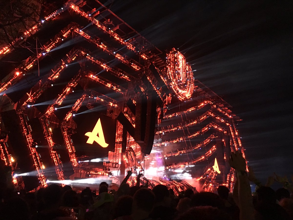 xfrancheskaa's tweet photo. Been trying so hard not to let it show
But you got me feeling like...❤️ @afrojack #ULTRA16 #TakeMeBack 😫 https://t.co/cHICrFDrVJ