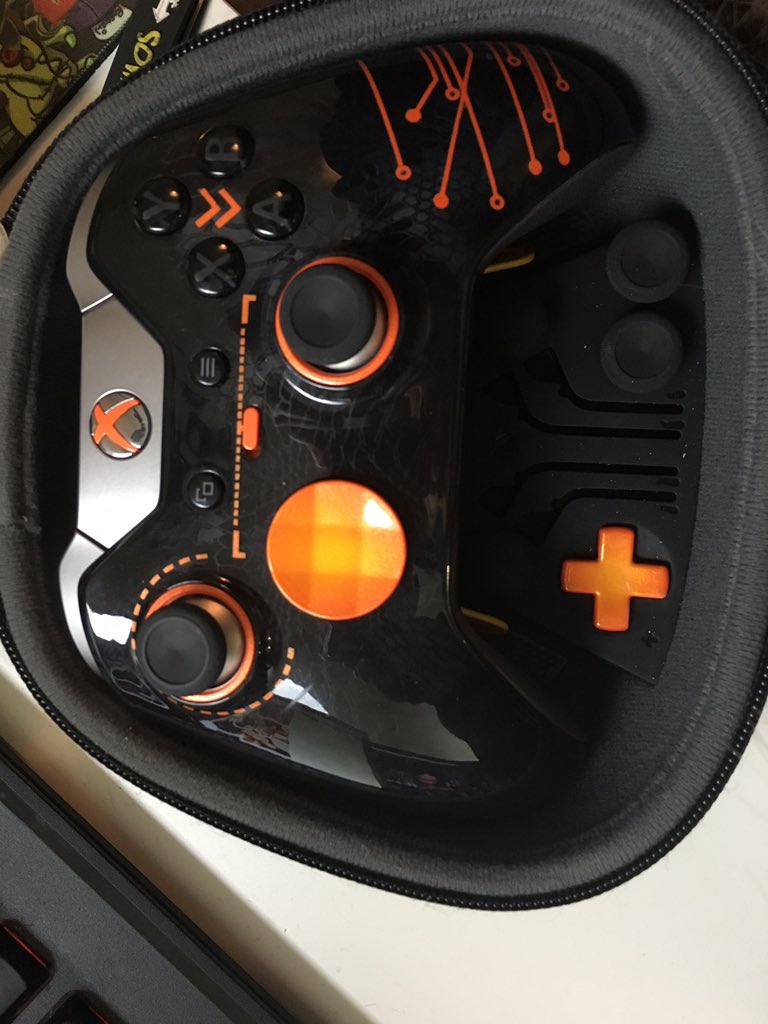 Mae's tweet photo. Also giving away an @Xbox One Elite Controller - Enter here! https://t.co/fgQLENKjMj … https://t.co/I1AqedBk73