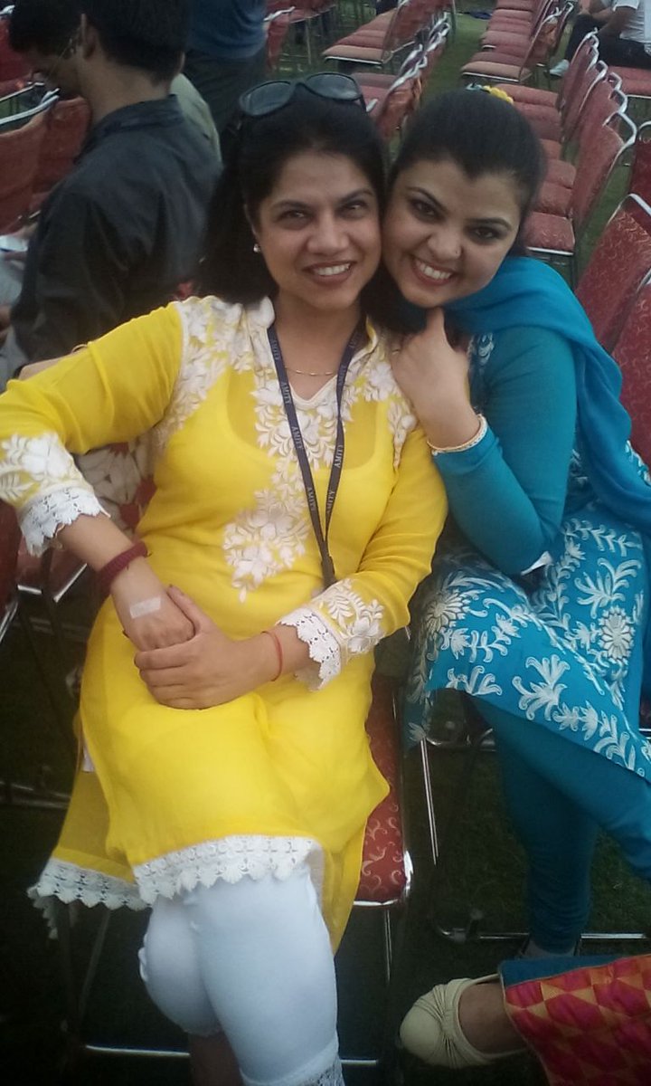 SimpleTangri23's tweet photo. @shoppersstop Yellow #SSGameOfColours https://t.co/DykHx0yZqR