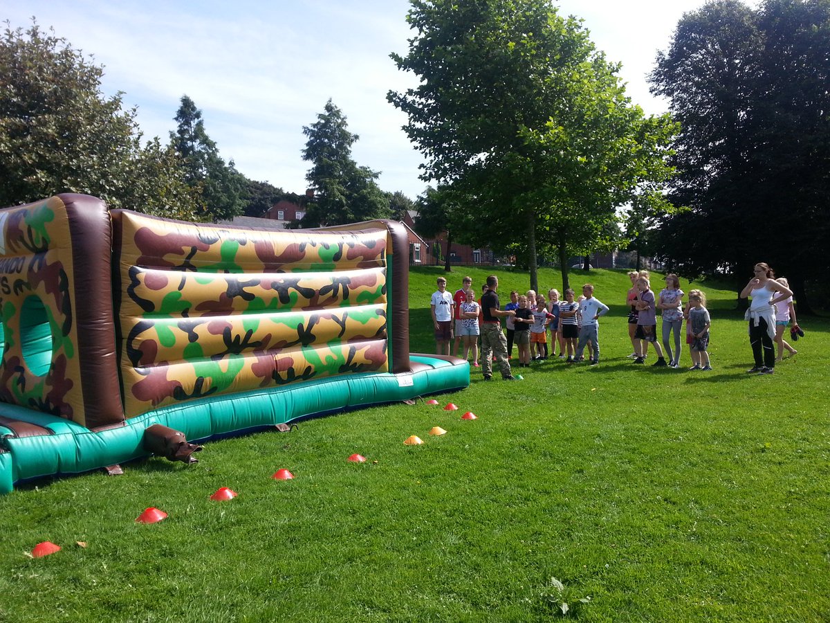 Clare_in_Derker's tweet photo. Sunshiiiine at last! Perfect day for @CommandoJoes and @FirstForFCHO  at Stoneleigh Park. Great fun had by all :) https://t.co/hTKnkqDO4c