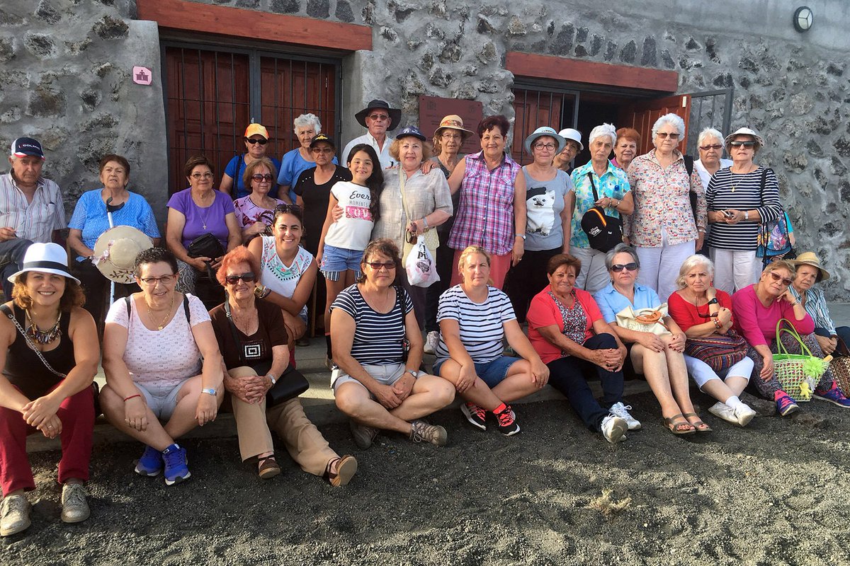 GacetaMeridiano's tweet photo. Vecinos de El Pinar visitan el Centro de Interpretación Vulcanológica de El Hierro https://t.co/ex7EryLaOY https://t.co/c0rmRV0MgS