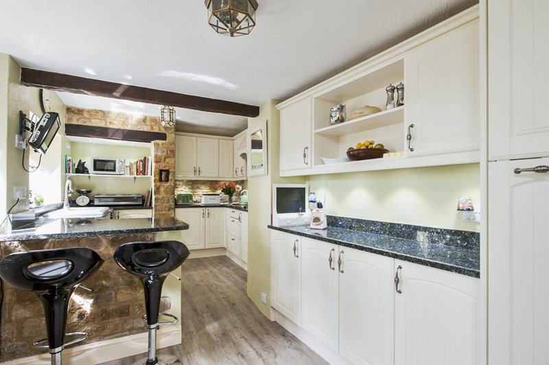 markdavidcouk's tweet photo. #ForSale: #GradeII Listed #Village Residence in #Milcombe, #Oxfordshire with #woodenbeams
https://t.co/8zKqSkk0Sp https://t.co/Ju9z0kZyZZ