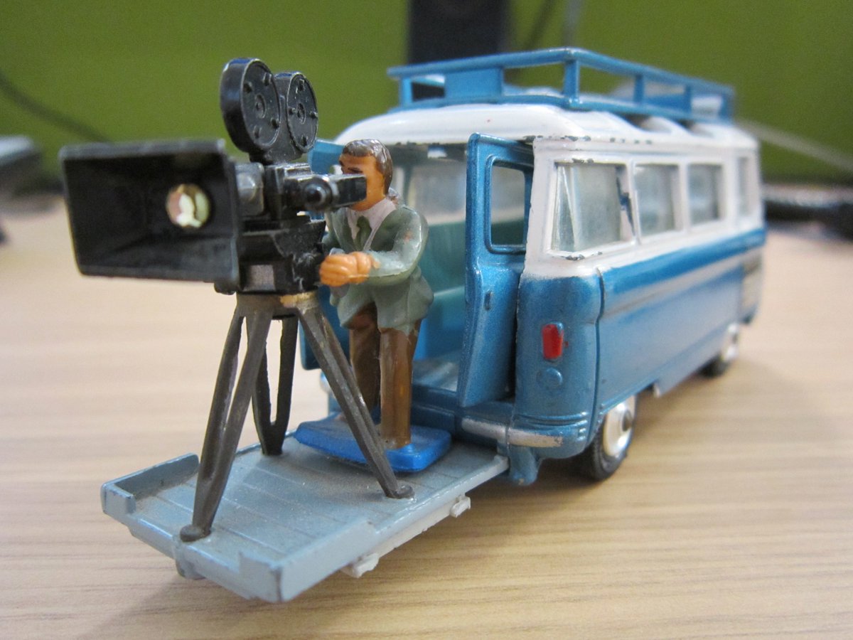 corgi commer bus