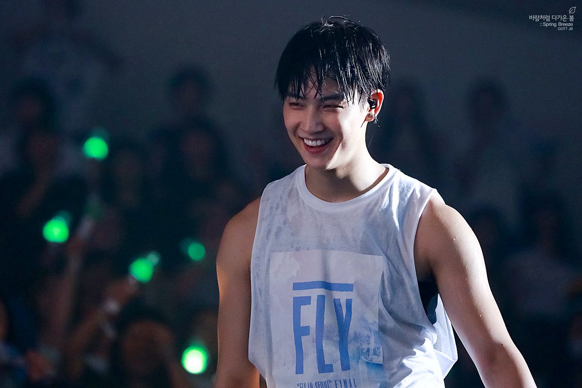 springbreeze16's tweet photo. 160821 Fly in Seoul Final 물에 흠뻑 젖은 뽐뭉이얌🐶💖 #JB #재범 #GOT7 https://t.co/w9r1l3tNQY