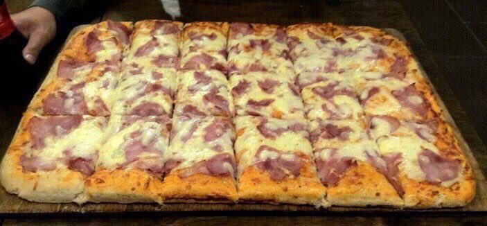 PiccoloGranada's tweet photo. YAA!! #SORTEO!! Haz RT de este tuit y síguenos! ;) Gana una pizza gigante GRATISSSS! Hasta las 23.00! https://t.co/Tj74xCxBOX