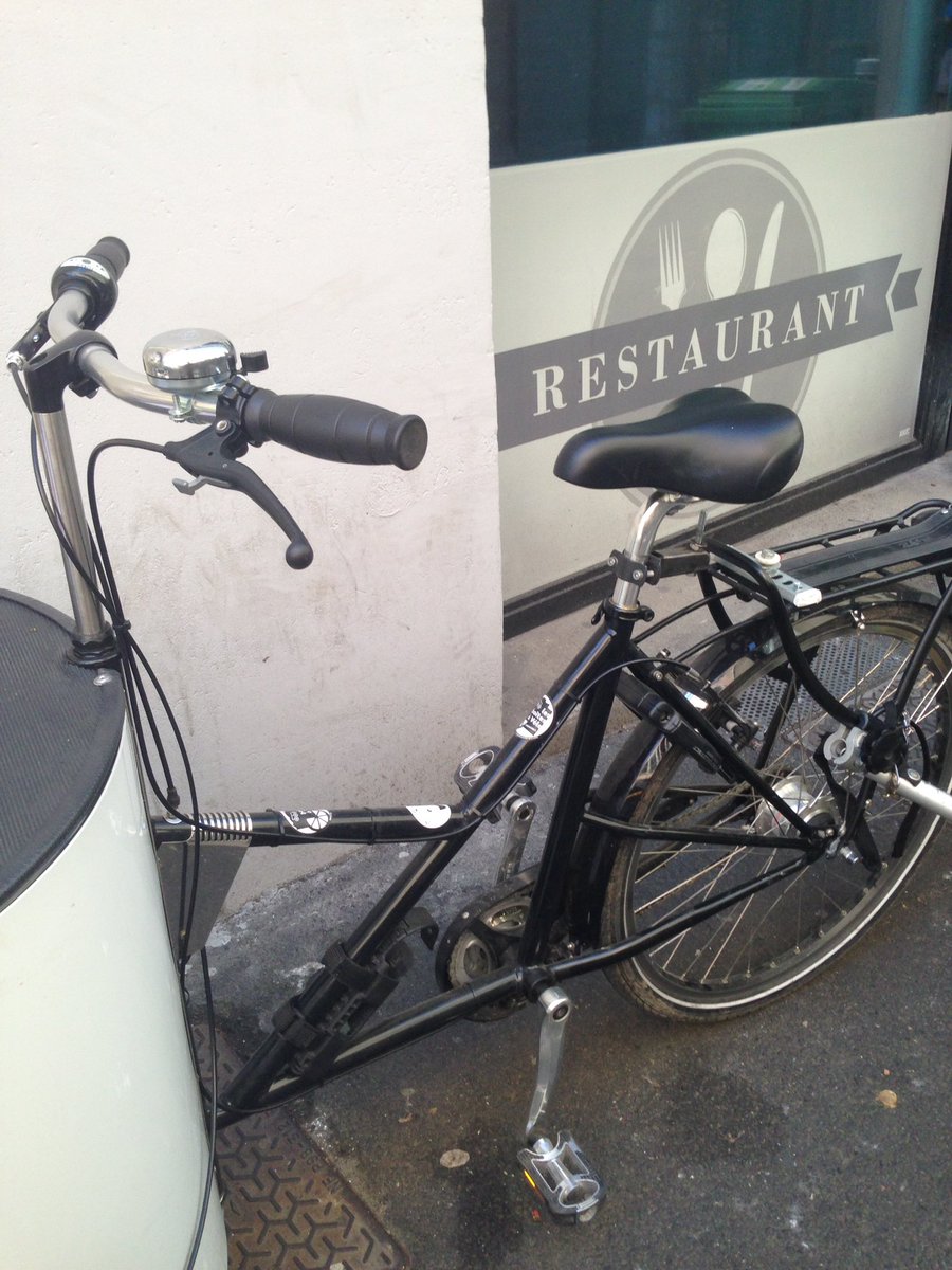 jsoldeville's tweet photo. #Grenoble Vive l'économie circulaire! Vu #rueChenoise: tricycle récup huiles 30taine restau collectés. @BAVgrenoble https://t.co/YLYv6lcyFv