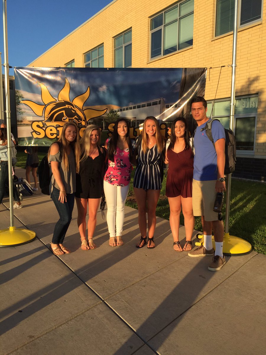 Marty the Mustang tweet media