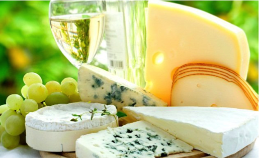 Tenemos una variedad de quesos, te dejamos esta guía para maridar bien el queso con vino. ow.ly/zdpW303srxf