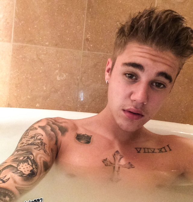 _c_o_n_d_o_m_'s tweet image. I want this bath bomb