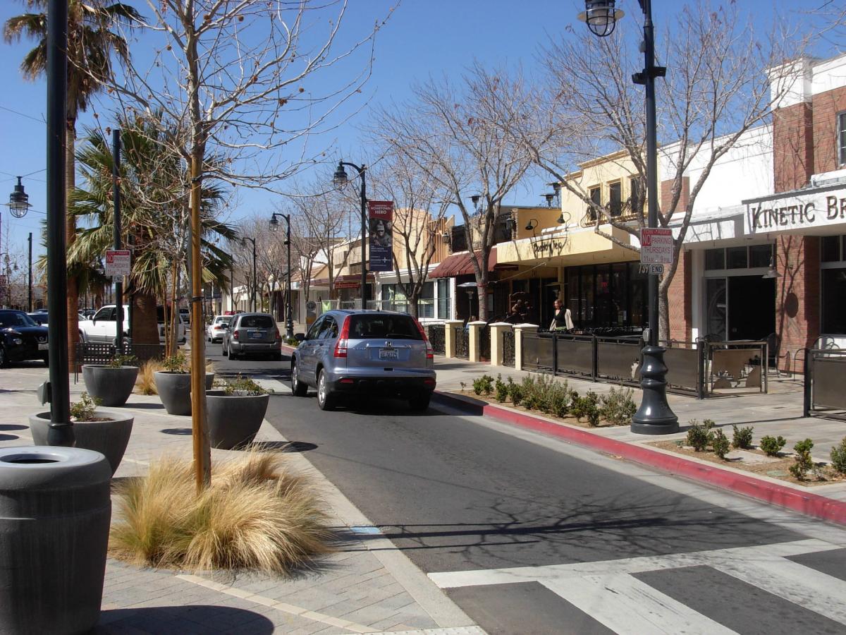 StrongTowns's tweet photo. New streetscape spurs #LancasterCA downtown turnaround https://t.co/Ta8xzSd5bY @newurbanism https://t.co/2lSVj3JE6L