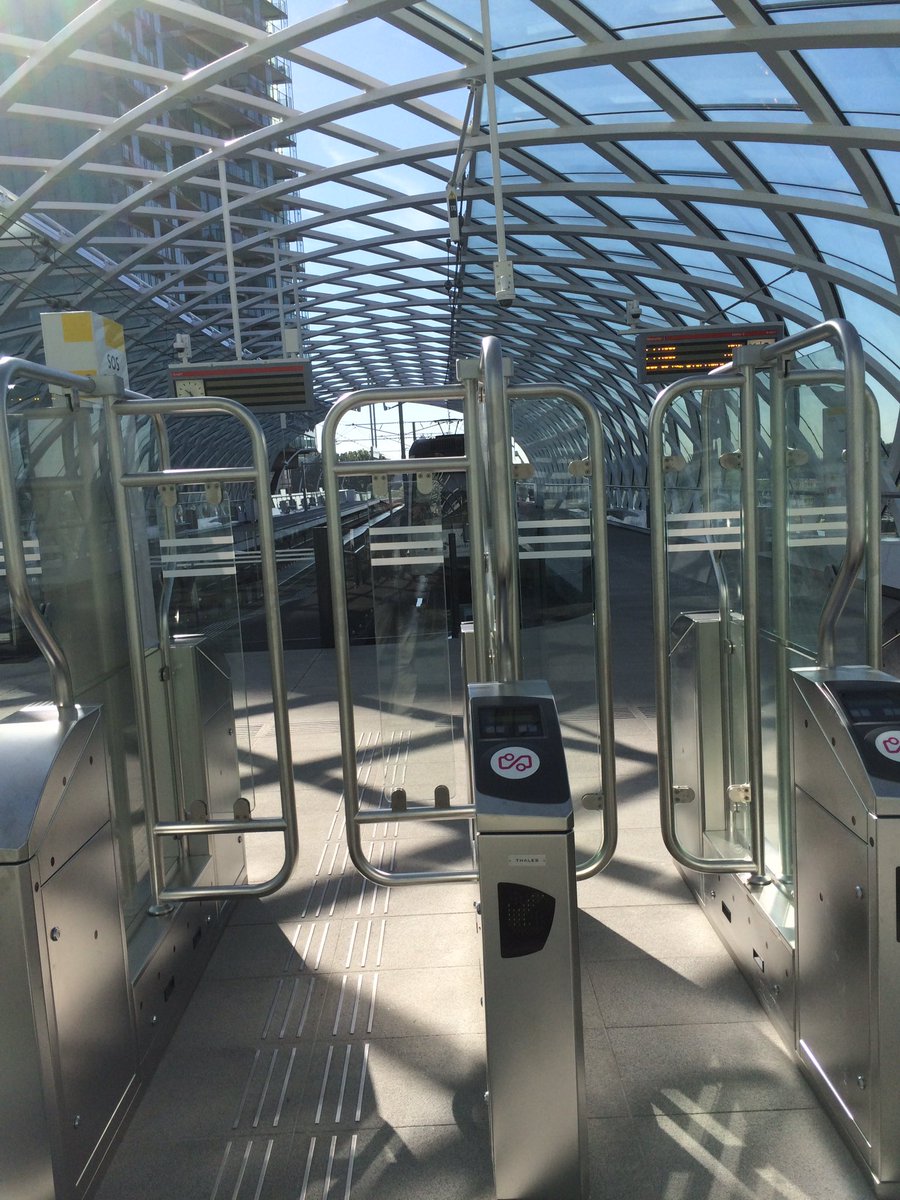 LeeflangHans's tweet photo. Wat een OV feest! Het nieuwe metrostation Rotterdam-aan-zee @randstadrail https://t.co/Vkux8y8Tpq