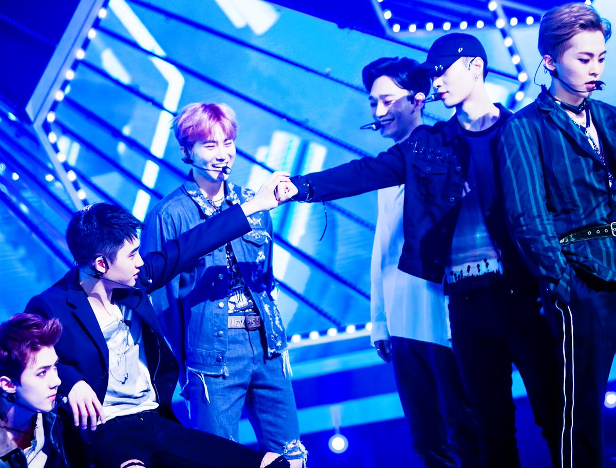 SMent_EXO's tweet photo. 160823 SBS Inkigayo PD Note update w/ #EXO
https://t.co/gkXSzEjg7X https://t.co/g1pkRz1x1D