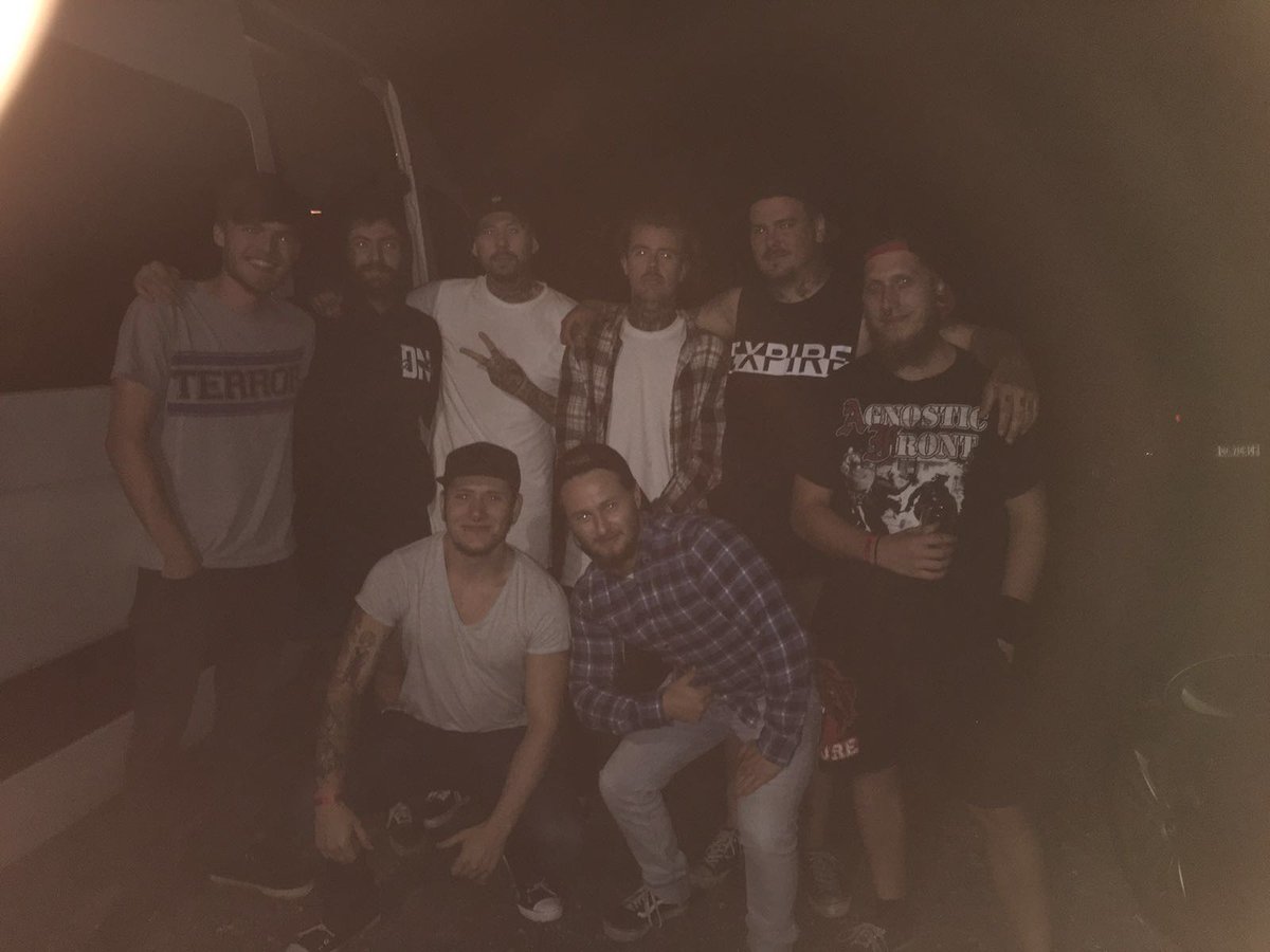 EmptyPromisesHC's tweet image. Pic after our show with Deez Nuts! @JJDTD @RealBadDTD @deeznutsHC @babidicore @EmptyPromisesHC